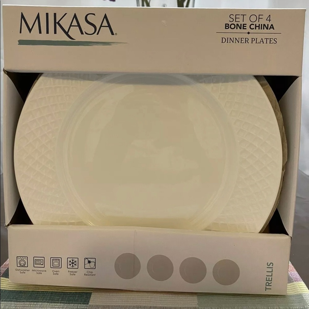 New In Box Mikasa Trellis Bone China White Dinner Plates, Set of 4